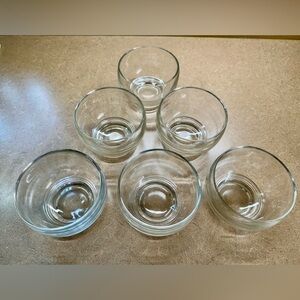 SET OF 6, CLEAR BOWLS. FOOTED BOTTOMS. BELIEVE TO BE VINTAGE. 4 1/4”W X 3” H